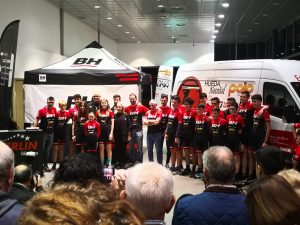 Lee más sobre el artículo Miguel, de 2º A, y Carlos Coloma inician nuevo curso de su escuela de ciclismo