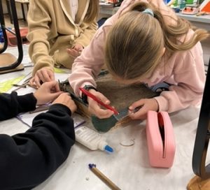 Lee más sobre el artículo Aprendizaje Basado en Proyectos (ABP): aprender de verdad, con sentido y para la vida